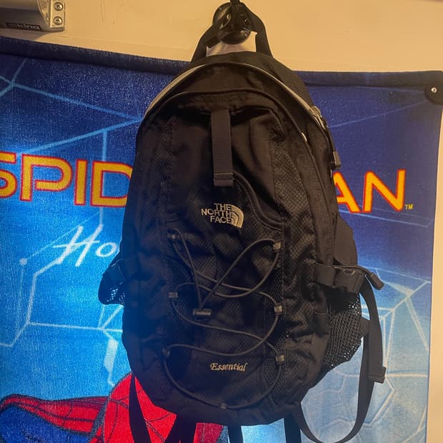 노스페이스 에센셜 백팩 