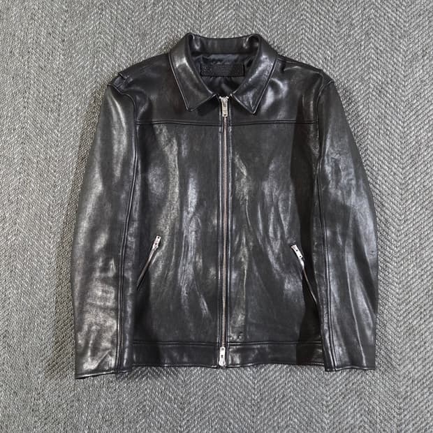 유니클로 심리스 블랙 다운 패딩
