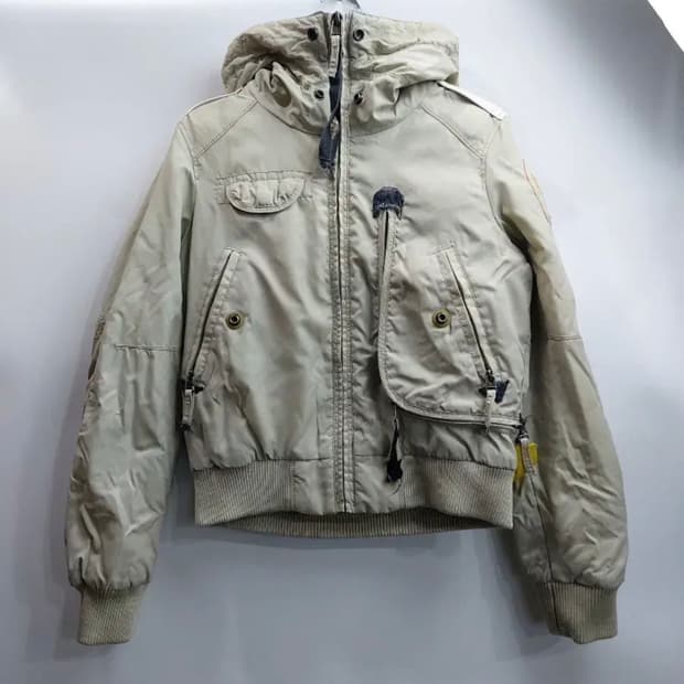 써스데이아일랜드 패치 패딩 점퍼