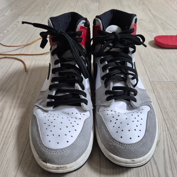 나이키 조던1 하이 스모크그레이 