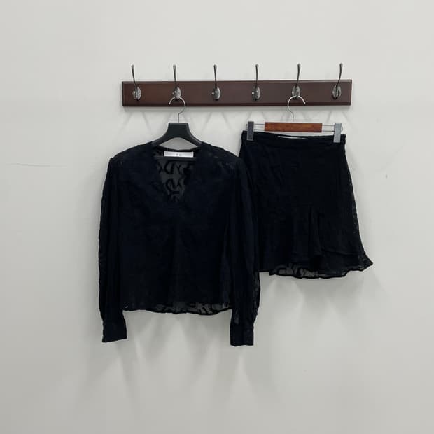 이로 투피스 블랙 레이스 펀칭 블라우스,스커트