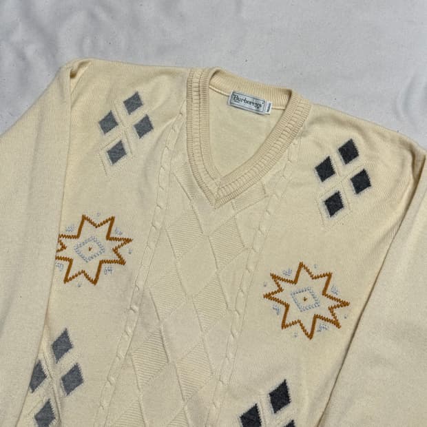 M 버버리 아가일 브이넥 니트 스웨터