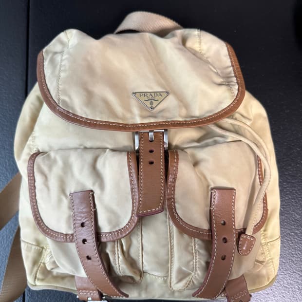 프라다 리나일론 백팩 포코노 투포켓