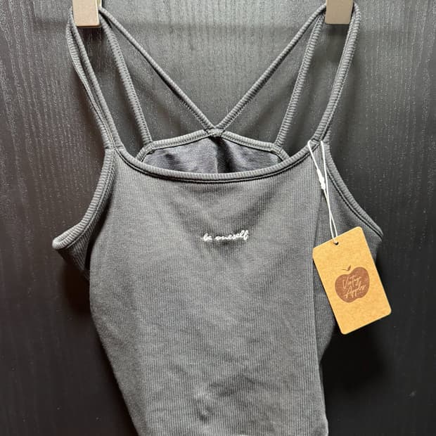 GU Sleeveless 캡내장 크롭 나시