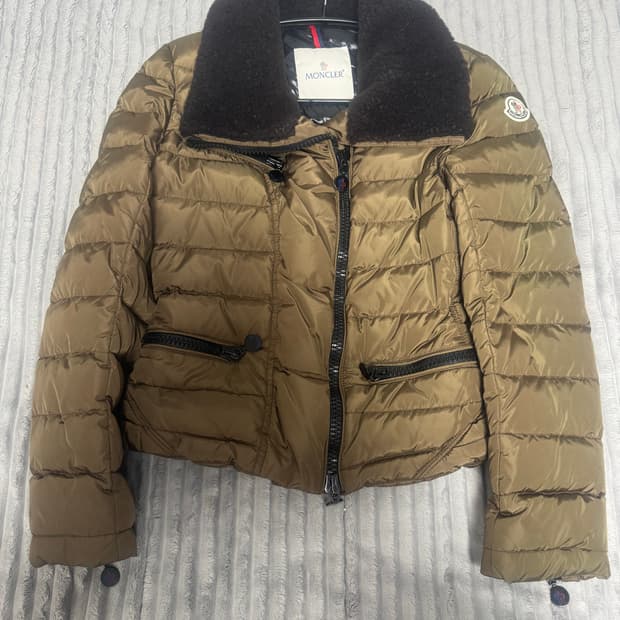 몽클레어 숏 다운 자켓 패딩