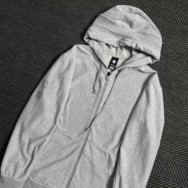 데상트 자수로고 그레이 후드집업 y 4148