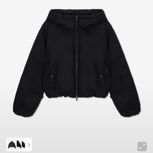 마뗑킴 BACK LOGO HOODY SHORT DOWN JUMPER IN