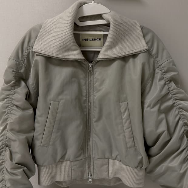 인사일런스 우먼 - 셔링 MA-1 점퍼 LIGHT BEIGE