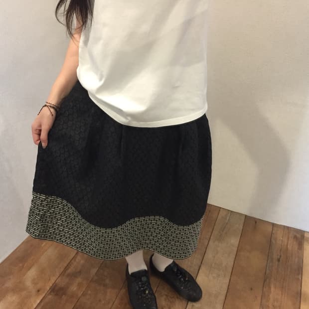 블랙 플로럴 자카드 스커트 Black Floral Jacquard Sk