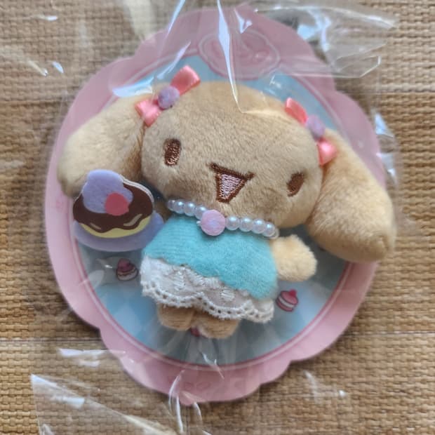 산리오 시나모롤 스위트 카페 모카 인형 뱃지 브로치