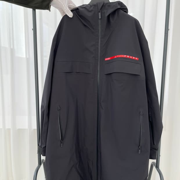 프라다 고어텍스 파카 블랙 