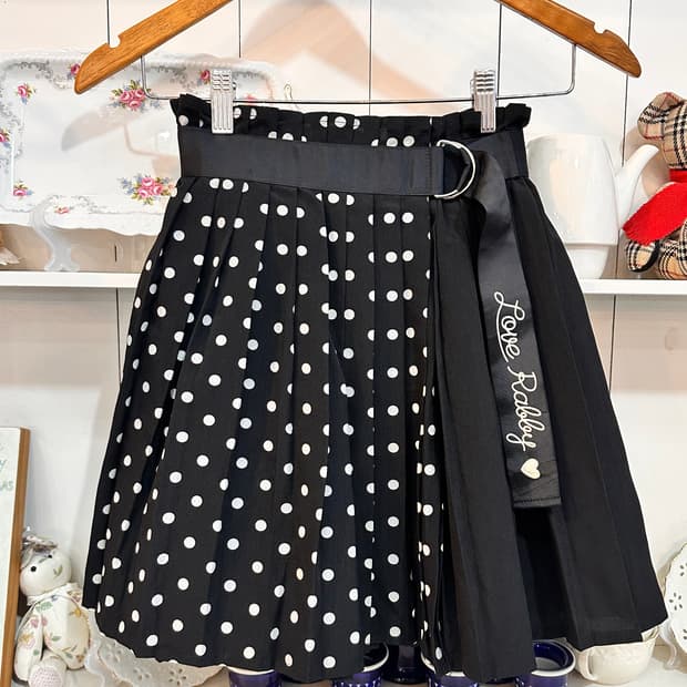 러브라비 도트 플리츠 스커트 블랙