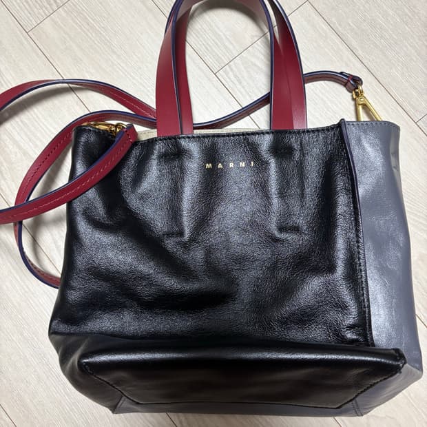 마르니 뮤제오 소프트레더 크로스백