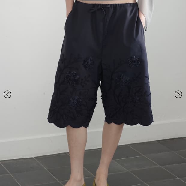 (구해요) Hwi POPPY HALF PANTS 네이비