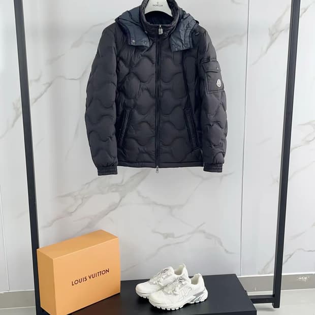 [몽클;레어] 새상품 / 경량패딩 / 4 (약 105 사이즈)