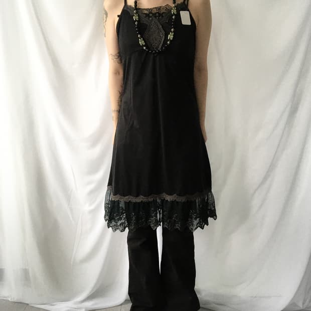 Lace trimming sleeveless onepiece