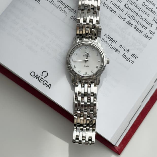 오메가 드빌 다이아 화이트 쉘 다이얼 시계 