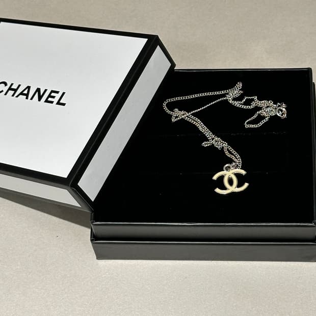 샤넬 CC 로고 에폭시목걸이 제니목걸이