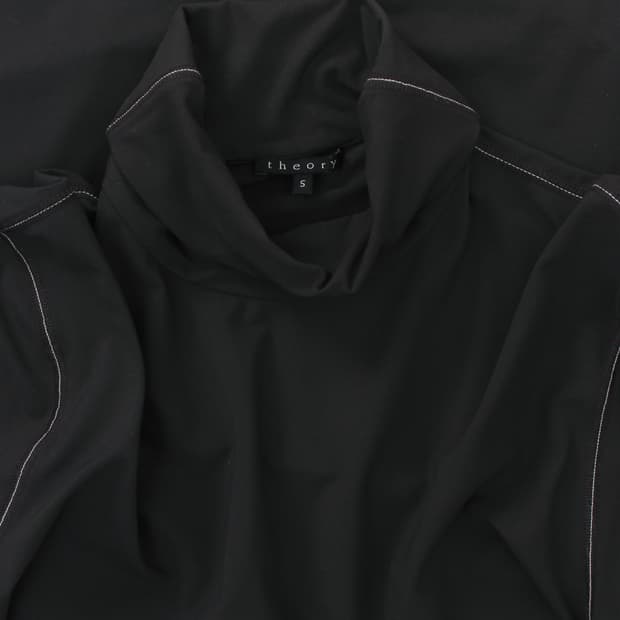 띠어리 Theory 스티치 자수 목폴라 터틀넥 블랙 티셔츠