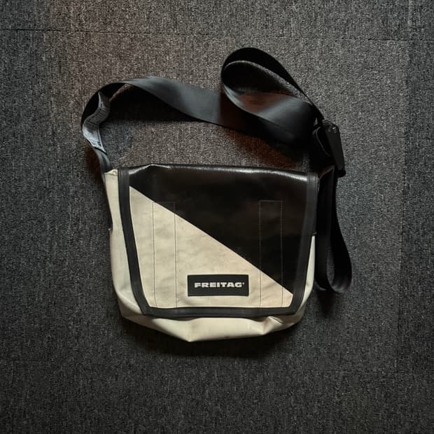 프라이탁 라씨 흰검