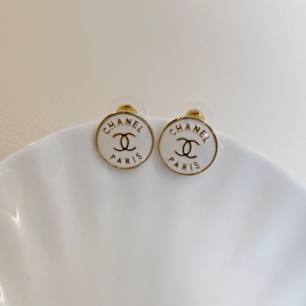 샤넬 단추 CC로고 아이보리 귀걸이 업사이클링