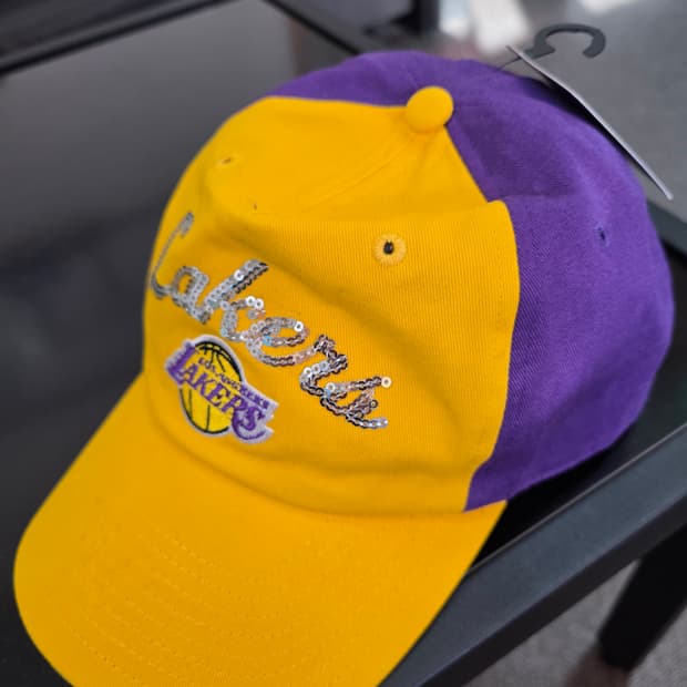 [새제품] NBA LA레이커스 스팽글 로고 볼캡