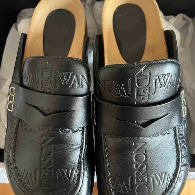JW앤더슨 블랙 뮬 로퍼 42