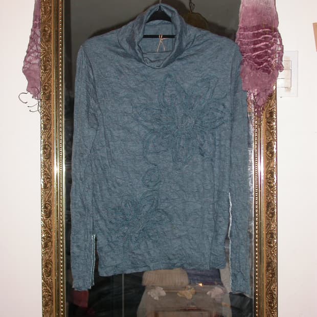 Vintage Blue flower stitch tee