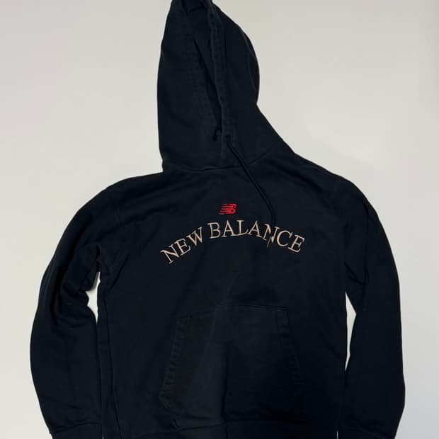 뉴발란스 레트로 스펠로고 후드티 블랙