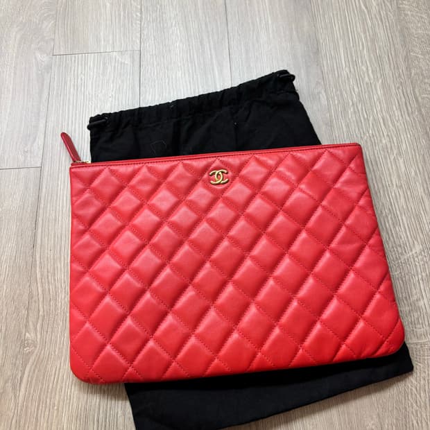 샤넬 A82545 램스킨 핫핑크 금장 미듐 클러치