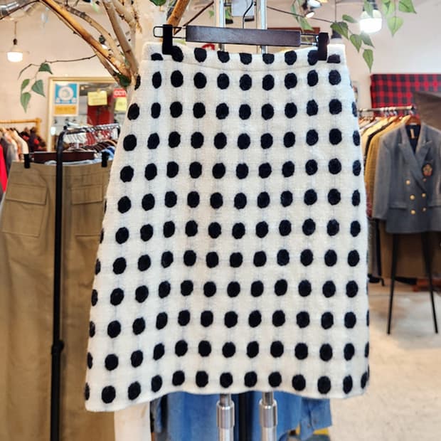 49AV junko shimada 도톰한 울 아이보리 도트 스커트