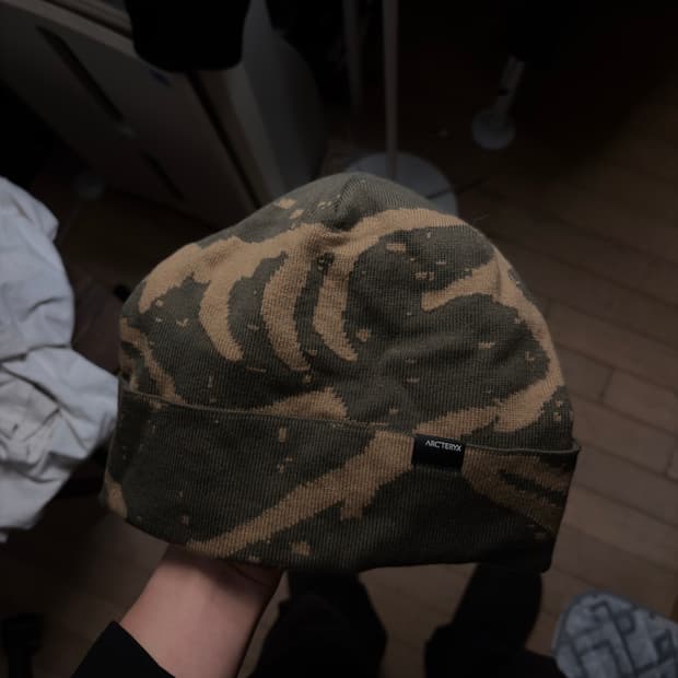 아크테릭스 라이트 웨이트 그로토 토크 카키 비니