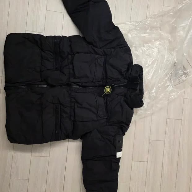 스톤아일랜드 크링클랩스 패딩 22fw 새상품