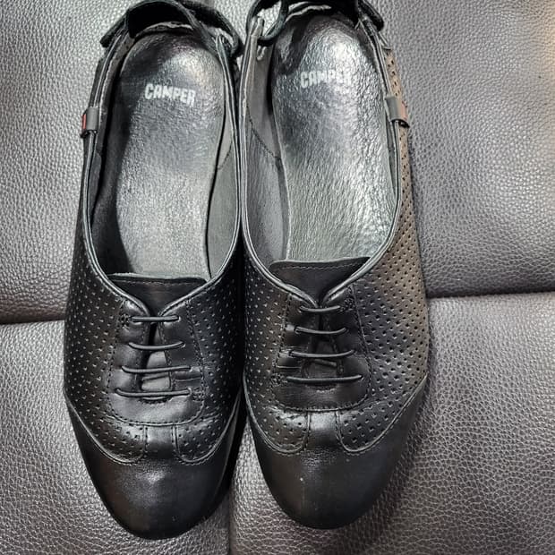 캠퍼 펀칭 가죽 샌들