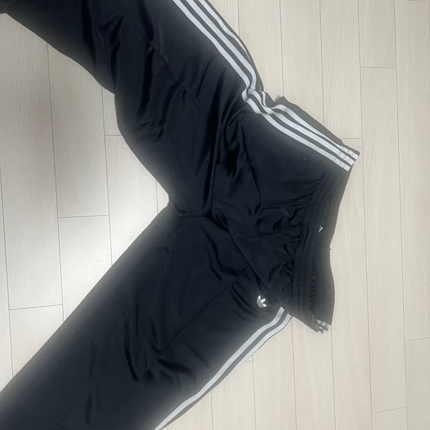 아디다스 트랙 팬츠 루즈핏