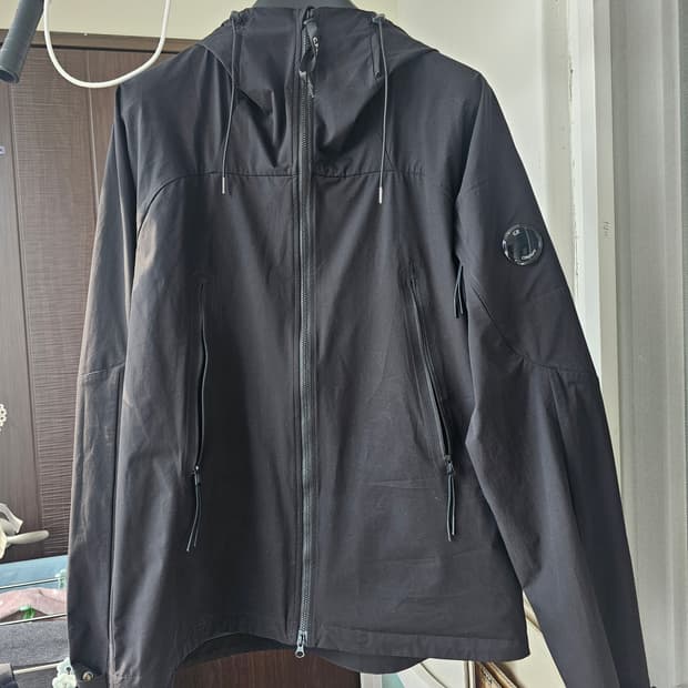 cp컴퍼니 가장 잘나가는 모델 프로텍 씨피컴퍼니 후드 렌즈 자켓 팔아요