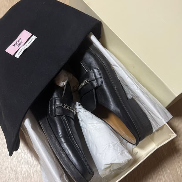 마틴로즈 블랙레더 체인 로퍼 뮬 43