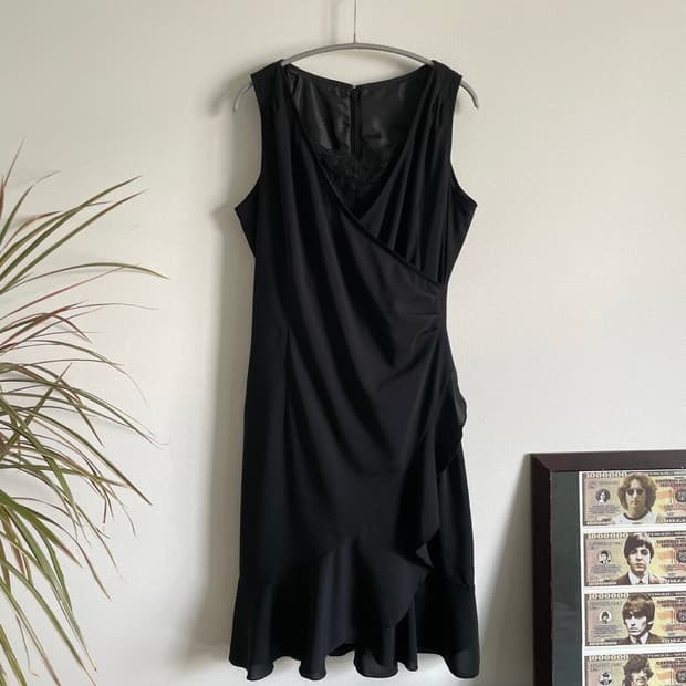 sleeveless dress