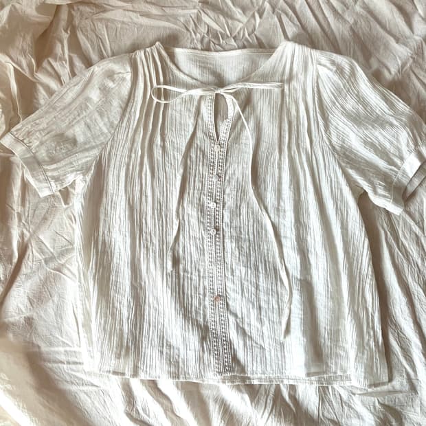 화이트 셔링 반팔 블라우스