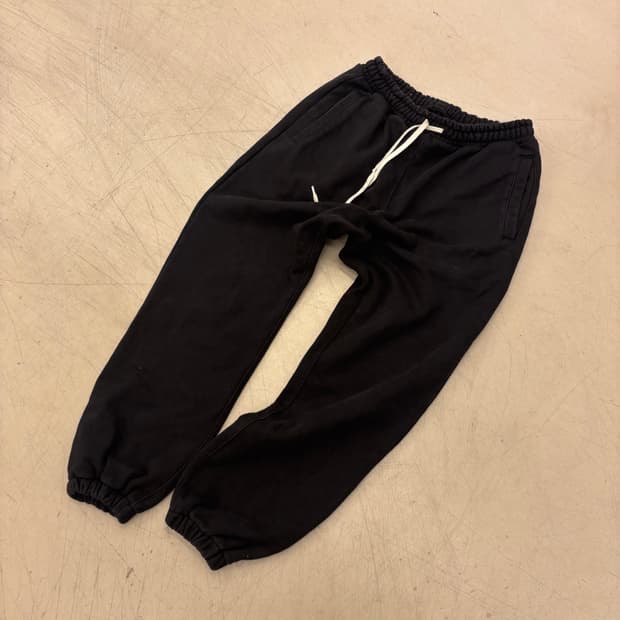 아트이프액츠 블랙 코튼 조거 팬츠