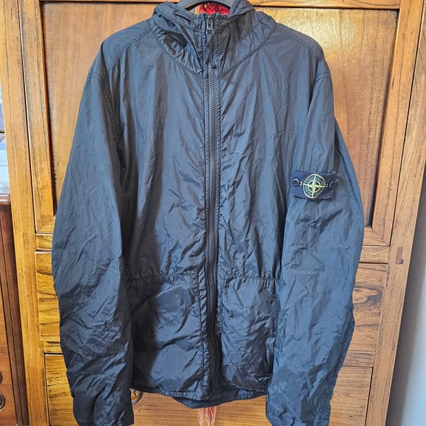 스톤 스톤아일랜드 나일론 자켓 팔아요 안에 기모있음 m 100정도 사이즈