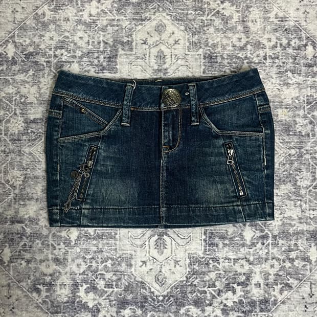 Levi's zip-up point denim skirt