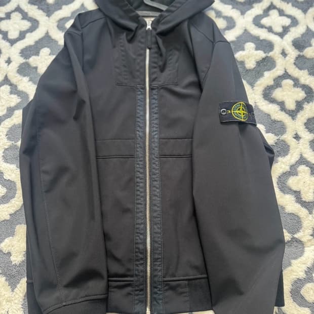 스톤아일랜드 소프트쉘 후드 자켓 