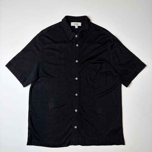 코스 COS 부클레 포켓 반팔 셔츠 PN9206