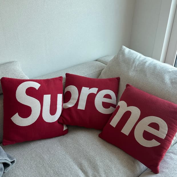 슈프림 x 줄 팡스 필로우 레드 (3개 세트) 슈프림 쿠션
