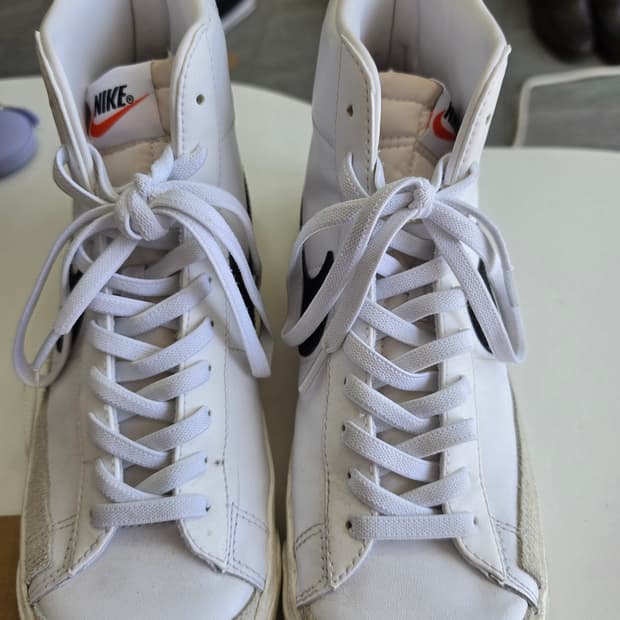 나이키 블레이저 미드77 빈티지 흰검 하이탑