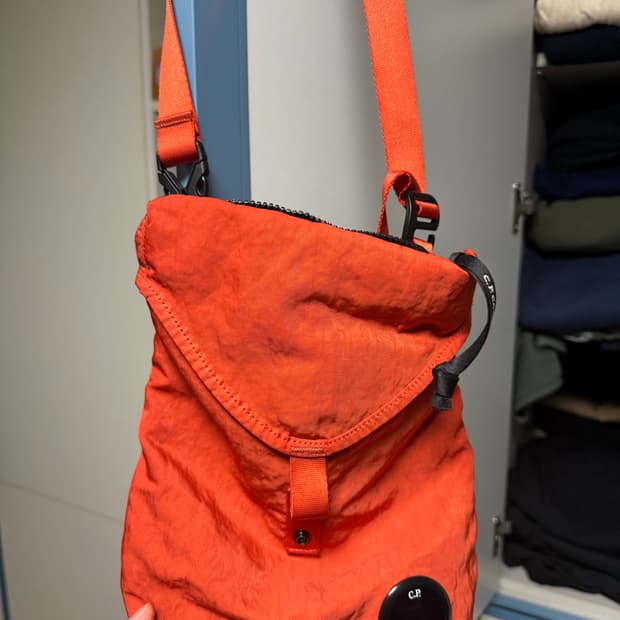 CP컴퍼니 오렌지 숄더백