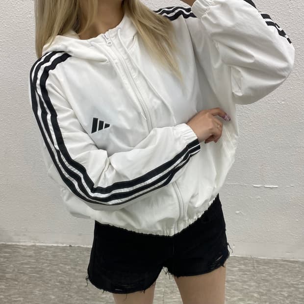 아디다스 에센셜 블랙라인 화이트 후드 바람막이 L