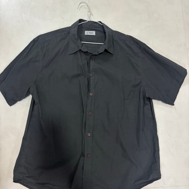 블랙 반팔 셔츠