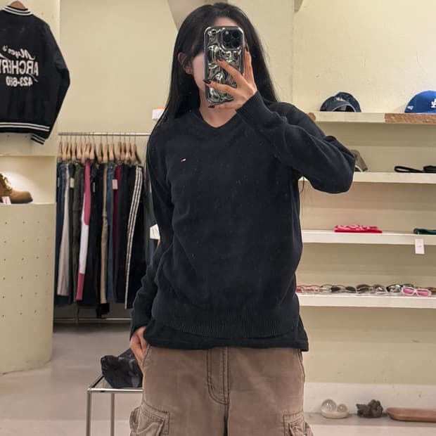 타미힐피거 브이넥 니트 스웨터 U1210